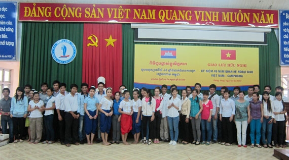 The delegation of Cambodian students studying in Ho Chi Minh City with cultural activities at Dong Thap University 