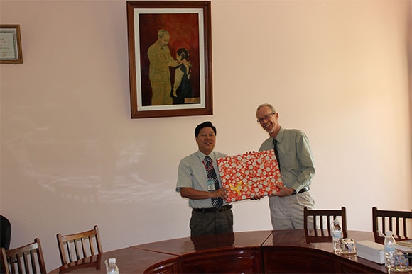 Dong Thap University warmly welcomed Dr. Jim Therrell, Director of Faculty Center for Innovative Teaching, Central Michigan University, USA