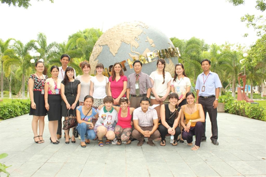 The volunteers from Solidarités Jeunesses in Vietnam visited Dong Thap University