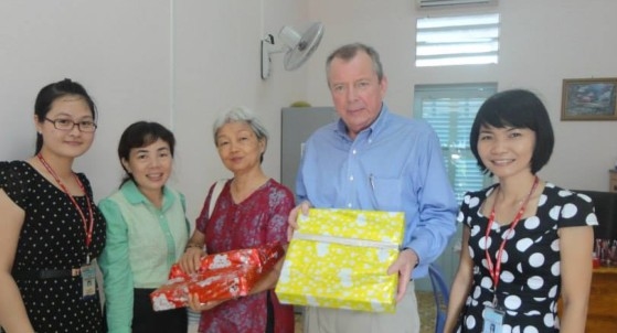 MRS XUYEN THI DANGERS – DIRECTOR OF DONKOI CHILDREN DEVELOPMENT CENTER, LAOS AND PROF. SCOTT FREY – SENIOR FULBRIGHT SCHOLAR GAVE OCCASIONAL LECTURES AT DONG THAP UNIVERSITY