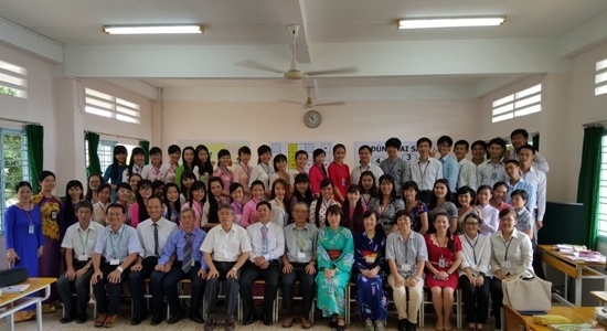 Teaching experience exchange between teachers of Hyogo University of Teacher Education, Japan  and Dong Thap University’s