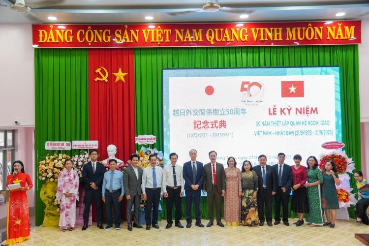 A MEETING WAS HELD AT DONG THAP UNIVERSITY TO CELEBRATE THE 50th ANNIVERSARY OF VIETNAM-JAPAN DIPLOMATIC RELATION ESTABLISHMENT