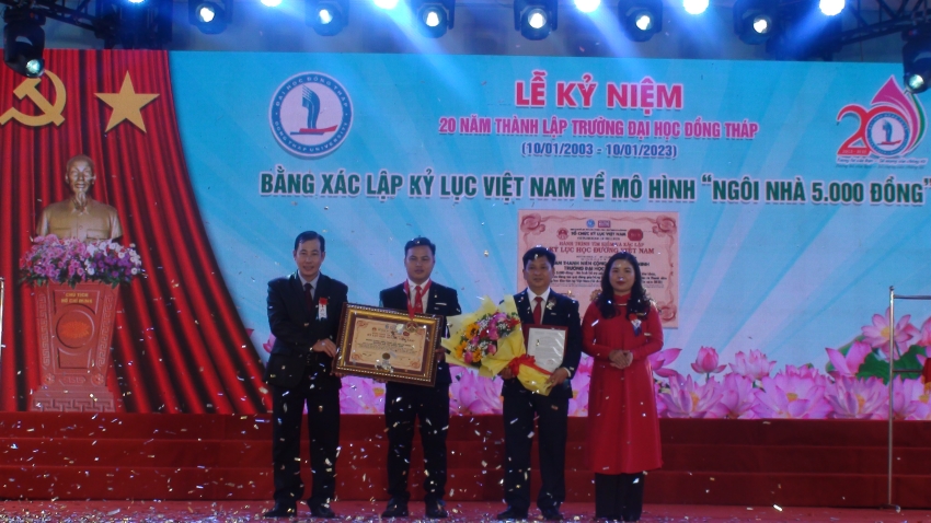 DONG THAP UNIVERSITY RECEIVES A VIETNAM’S RECORD