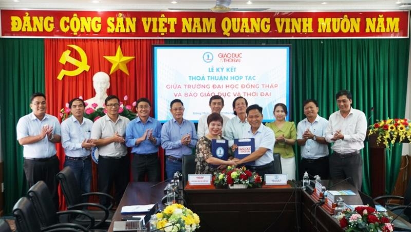 Education & Times - Dong Thap University signed a cooperation agreement with the Education and Times newspaper