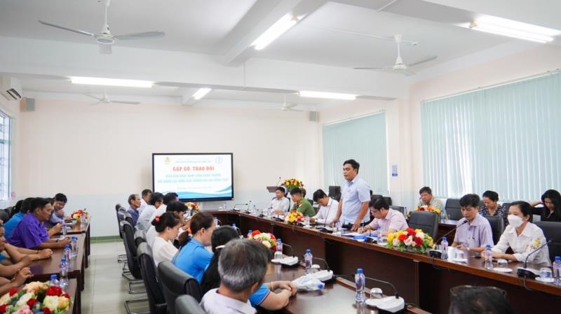 MEETING BETWEEN THE DONG THAP UNIVERSITY TRADE UNION EXECUTIVE COMMITTEE AND EMPLOYEES