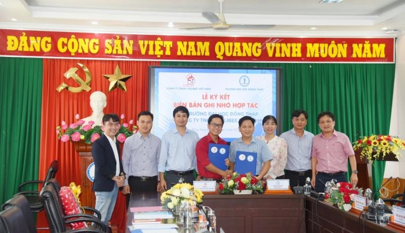 Cooperation agreement signing between Dong Thap University and Jollibee Vietnam Co. Limited