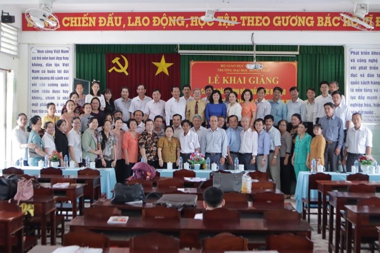 OPENING OF IN-SERVICE CLASSES AT UNIVERSITY LEVEL FOR TEACHERS IN VINH LONG PROVINCE