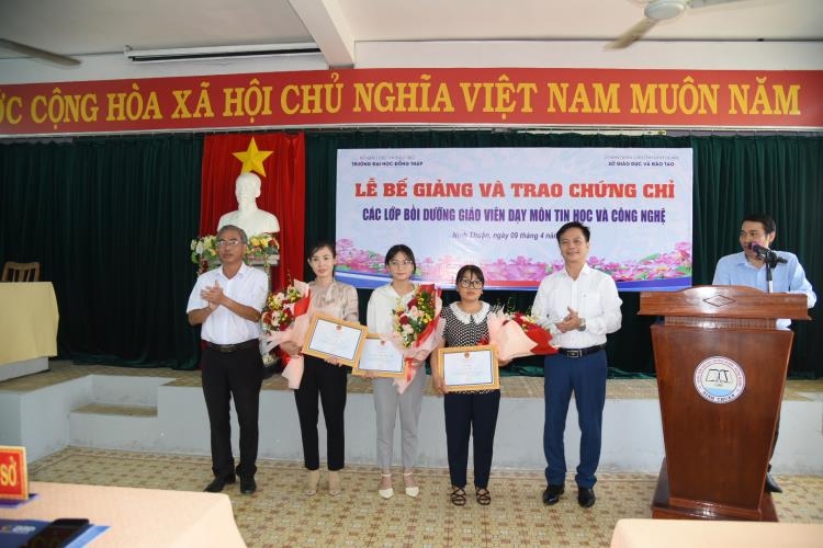 DONG THAP UNIVERSITY COLLABORATES WITH NINH THUẬN DEPARTMENT OF EDUCATION AND TRAINING FOR CERTIFICATE AWARDING CEREMONY