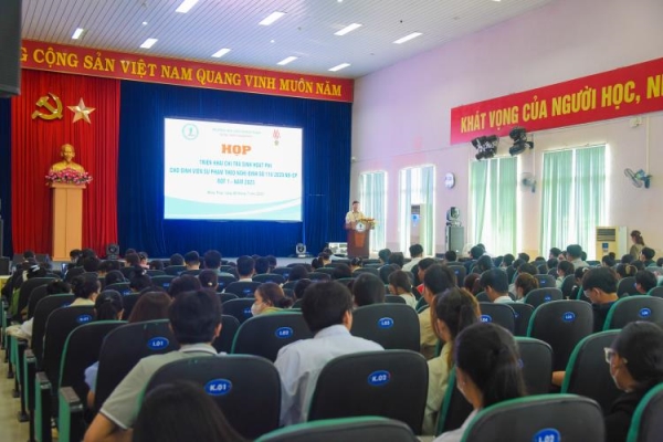 DONG THAP UNIVERSITY HOLDS MEETING ON FIRST ROUND OF LIVING EXPENSE ALLOWANCE FOR EDUCATION STUDENTS IN 2025
