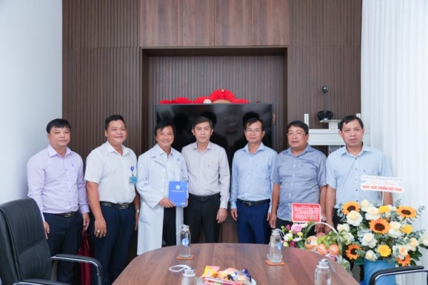 Dong Thap University Visits and Extends Congratulations to Healthcare Agencies and Units on Vietnamese Doctors’ Day, February 27